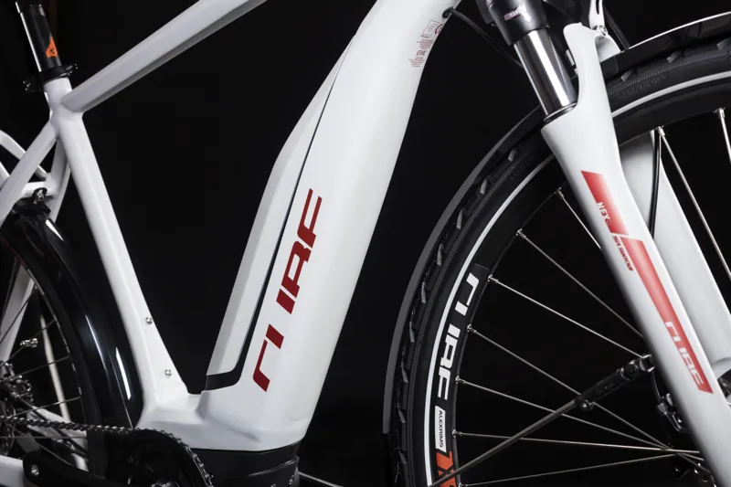 2019 Cube Touring Hybrid 500 Electric Bike in White