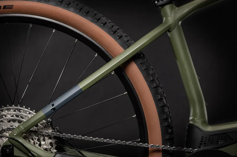 Cube Reaction Hybrid Race 625 Electric Mountain Bike in Green-2